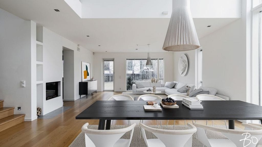 Perjantaina myyntiin tulleessa talossa on yli 200 neliötä ja sen hintapyyntö on 1 590 000 euroa.