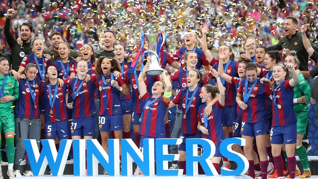 Barcelona otti kolmannen Mestarien liigan voittonsa, kun se kukisti finaalissa Lyonin 2-0-lukemin.