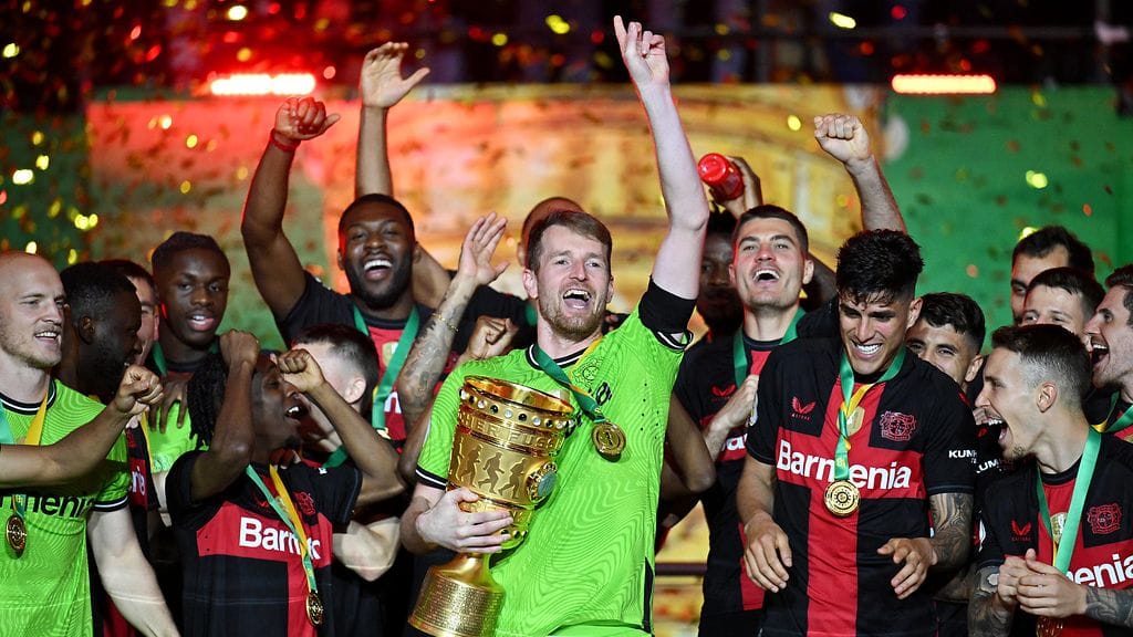 Lukas Hradecky torjui nollan Saksan cupin finaalissa, kun toisen puoliajan vajaalla pelannut Leverkusen kellisti toisen sarjatason Kaiserslauternin 1–0.