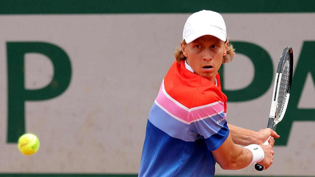 Emil Ruusuvuoren urakka Ranskan avointen tennisturnauksen kaksinpelissä päättyi heti avausotteluun.