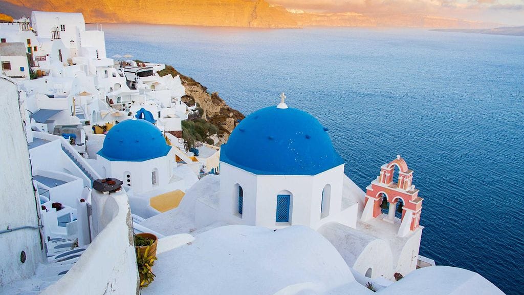 Santoriini on tuliperäinen saariryhmä, joka sijaitsee Egeanmeren eteläosassa.