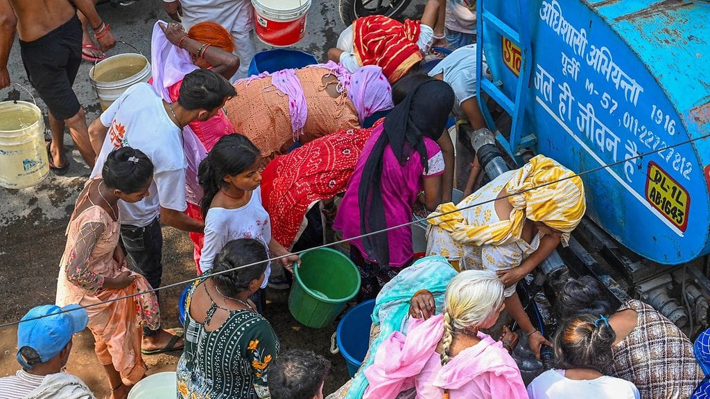Helleaallon vuoksi Delhiä uhkaa myös vesipula.