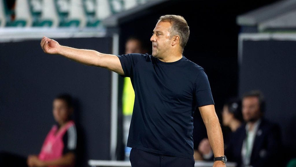 Hansi Flick ottaa Barcelonan komentoonsa kaksivuotisella sopimuksella.