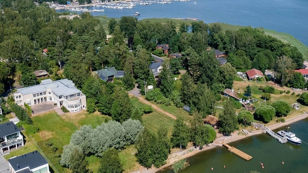 Entinen suurlähetystön rakennus Marjaniemessä
