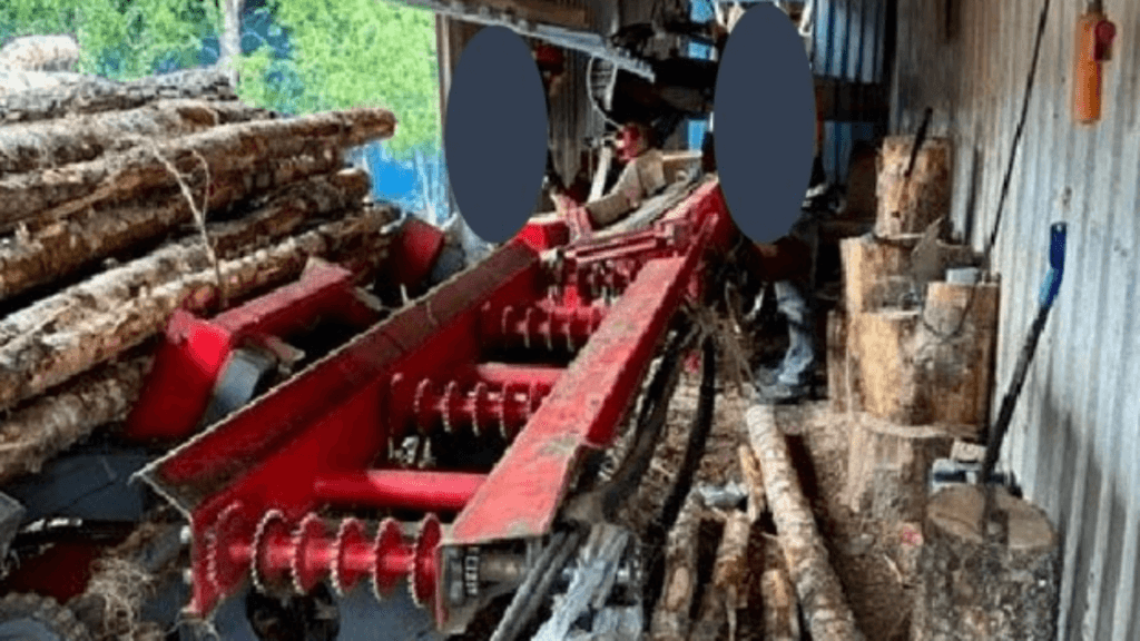 Kuvassa tukkipöydän rullarata, johon kesätyöntekijä jäi vaatteistaan kiinni.