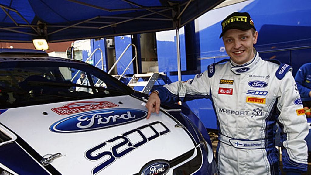 Mikko Hirvonen ja uusi Ford S2000 -auto. Kuva: worldrallypics.com/FORD.