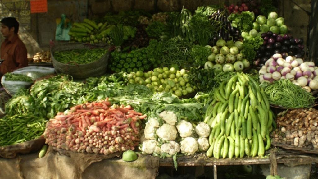 Joka aamu uudet hedelmät ja vihannekset torilta.