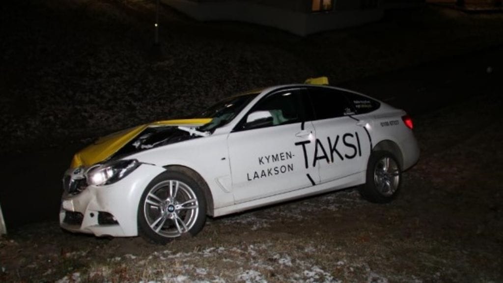 Työajossa ollut 26-vuotias taksikuljettaja kuoli asiakkaan puukotuksen seurauksena Kouvolan Kuusankoskella marraskuussa 2023.