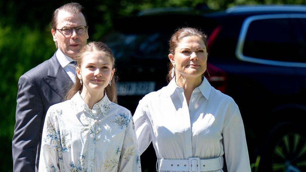 Prinssi Daniel ja prinsessa Victoria tyttärensä prinsessa Estellen kanssa