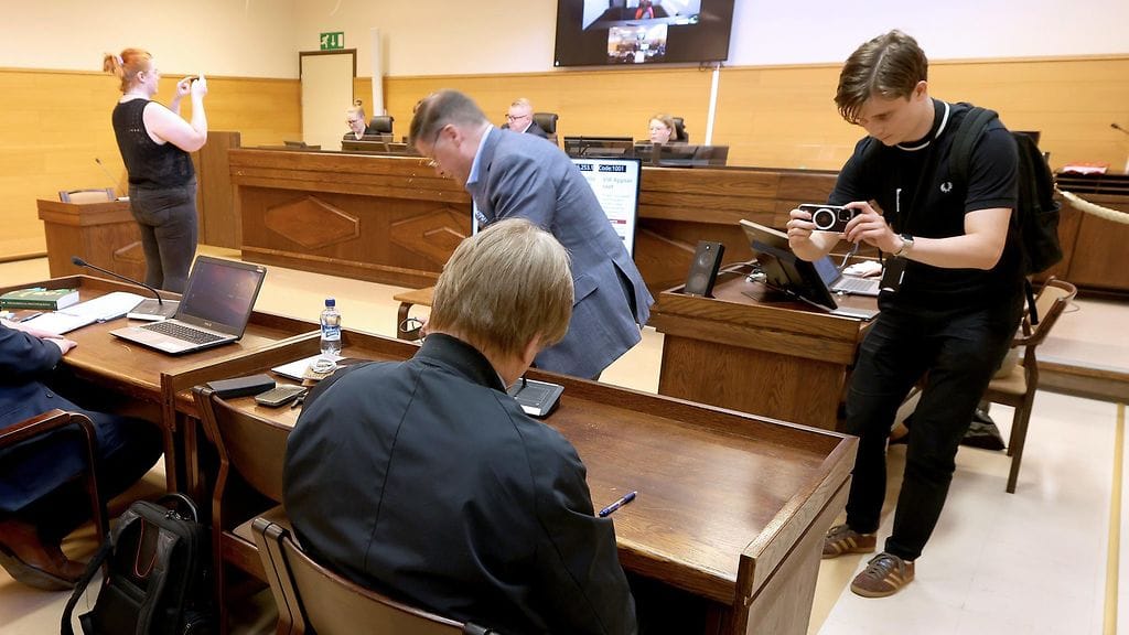 Poliisi on kertonut, että pääepäilty, 64-vuotias mies, vei lapsen Serbiaan, josta viranomaiset tavoittivat heidät.