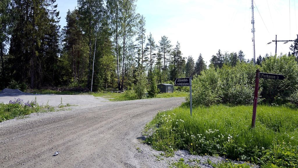 Poliisi tutkii alaikäisen pojan kuolemaa henkirikoksena löytöpaikan havaintojen perusteella.