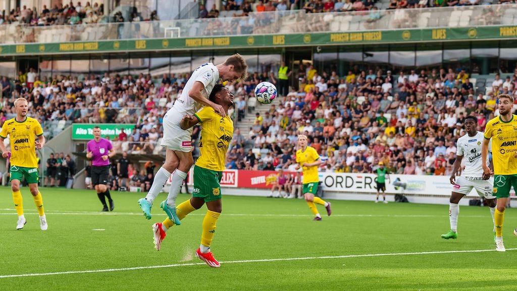 KuPSin Saku Savolainen puski lisäajalla voittomaalin Ilvestä vastaan. Ilves-puolustaja Felipe Aspegren sanoi Savolaisen olleen selässä mutta väittäneen että Aspegren olisi pitänyt kiinni.