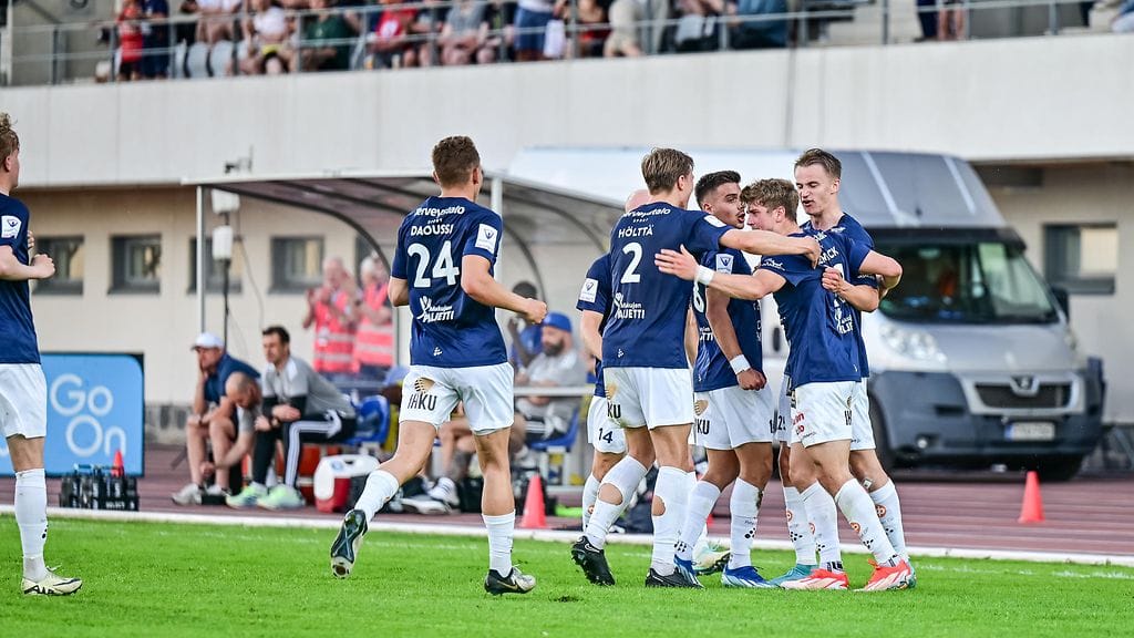 AC Oulu voitti HJK:n Justin Rennicksin maalilla.