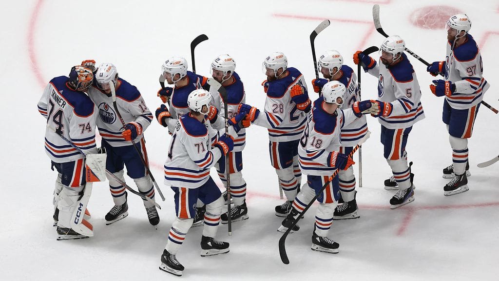 Oilersin supertähdet ratkaisijoina – Edmonton nappasi viidennessä konferenssifinaalissa ohjat Dallasilta