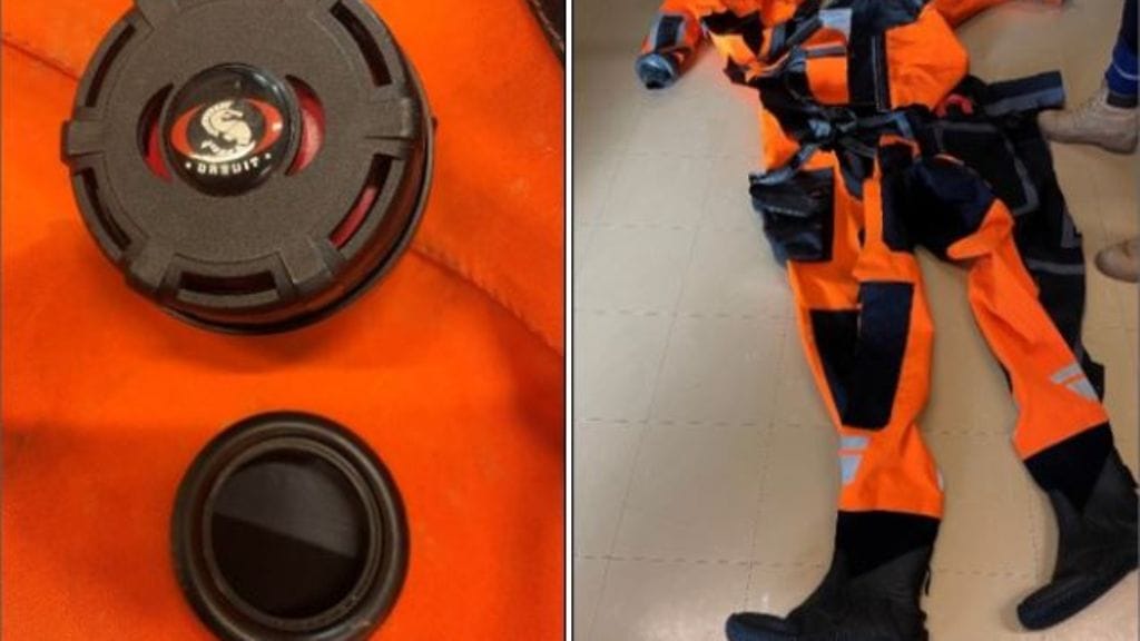 Vasemmalla olevassa kuvassa pintapelastajan puvun tyhjennysventtiili ja venttiilin aukko
puvun hihassa. Oikealla sotilaan päällä ollut puku.