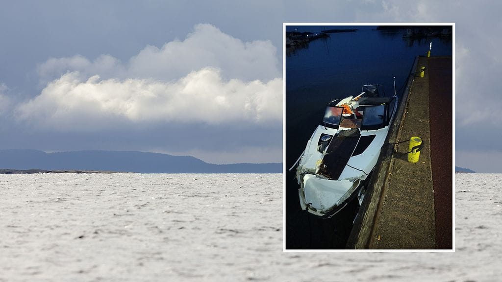 Kuvassa jääpoijuun törmännyt vene. Taustalla Suomenlahti.