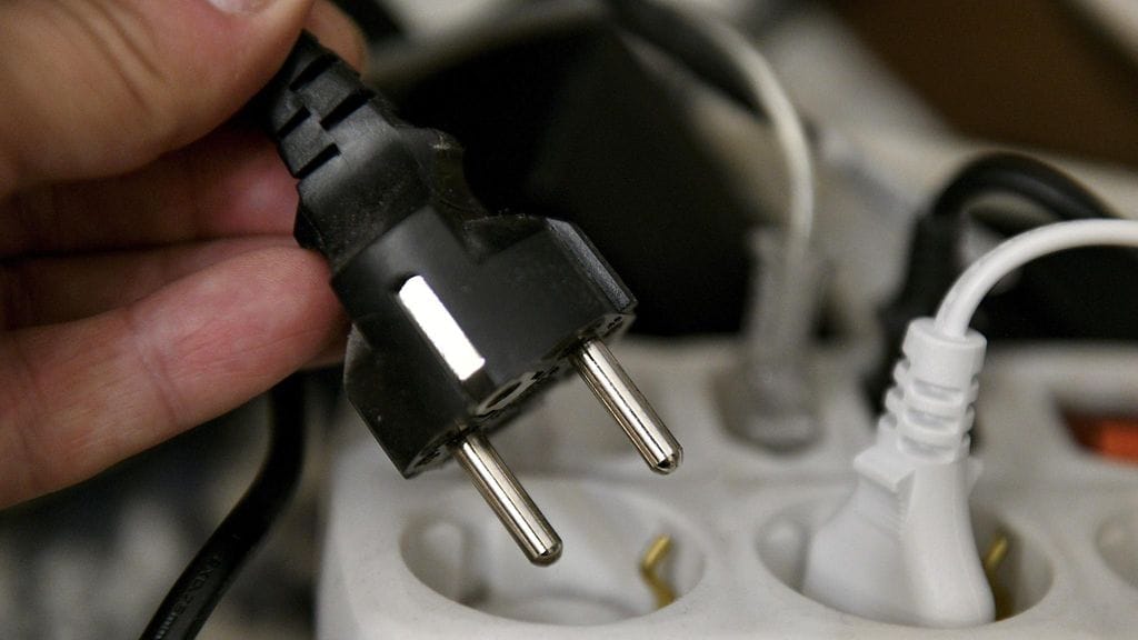 Pörssisähkön hinta nousee jyrkästi maanantaiaamuna, ilmenee sähköpörssi Nord Poolin tiedoista.