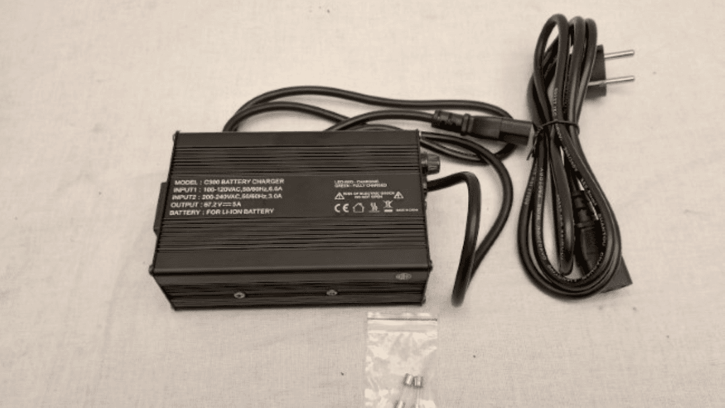 Tukesin mukaan latauslaitteen rakenteessa ja eristyksessä on merkittäviä puutteita.