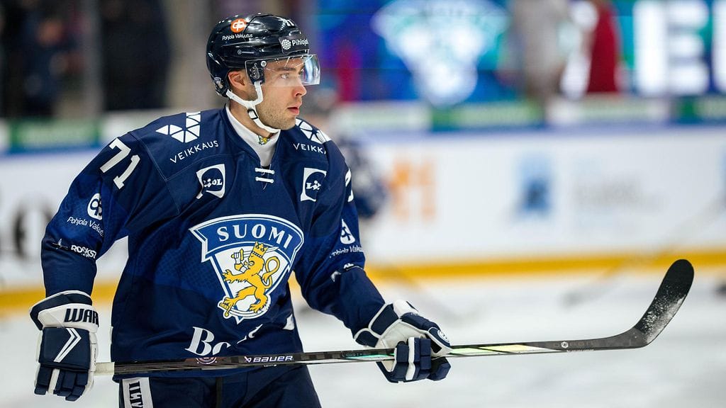 Leijonissa kevään MM-kisoissa pelannut Ahti Oksanen siirtyy Lausanneen.