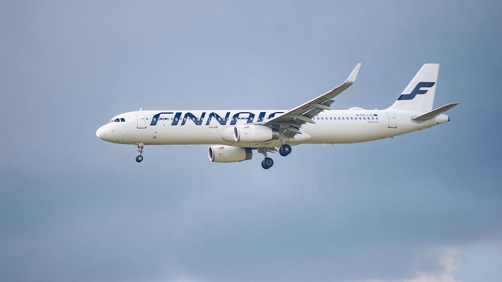 Lentoyhtiö Finnairin matkustajamäärät kasvoivat, mutta tulos heikkeni, kun lentolippujen hinnat laskivat.