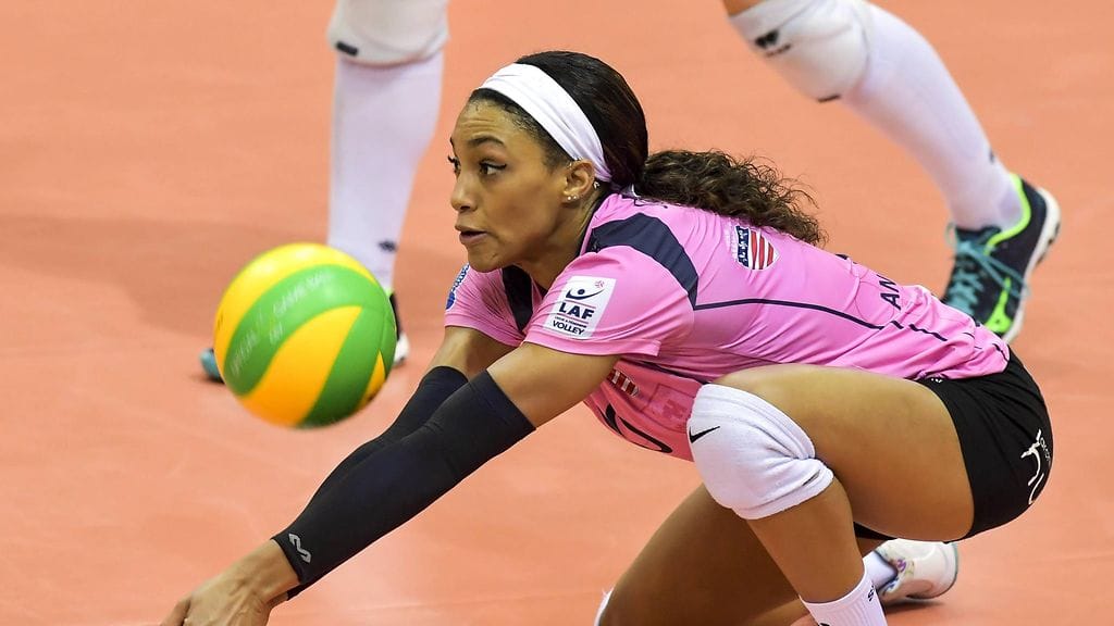 Entinen lentopallohuippu Janisa Johnson menehtyi pitkäaikaiseen sairauteen.