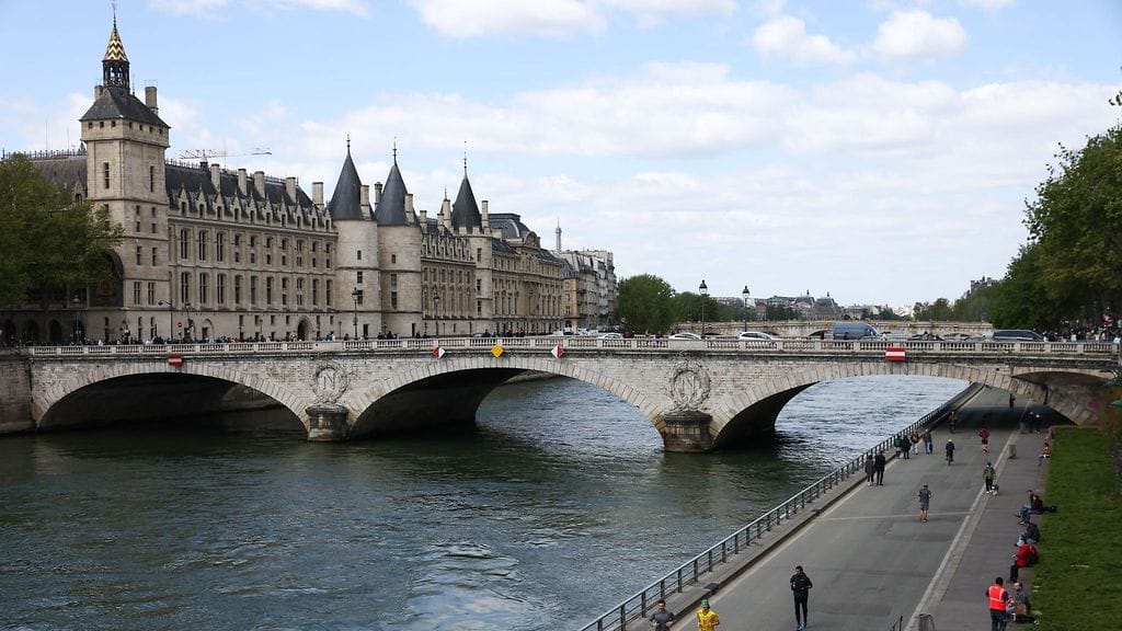 Seine-joessa kilpaillaan mitaleista Pariisin olympialaisissa.