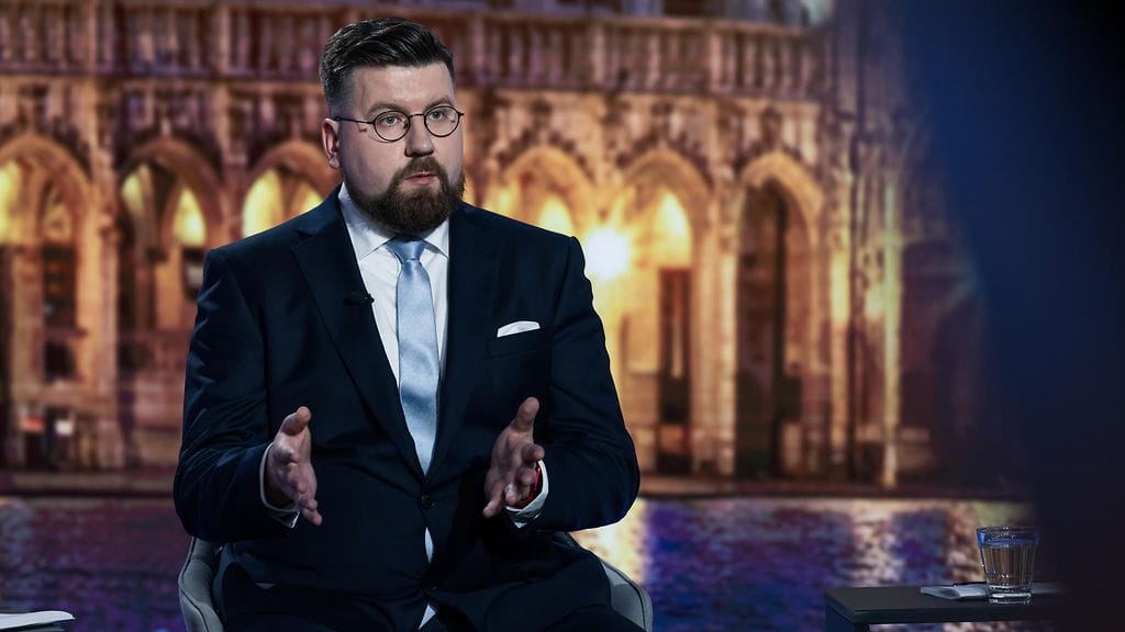 Tynkkynen väittää tavanneensa Supon edustajaa, jolle hän on päivittänyt tietoa henkilöstä, joka vastasi Tynkkysen Tverin matkasta.