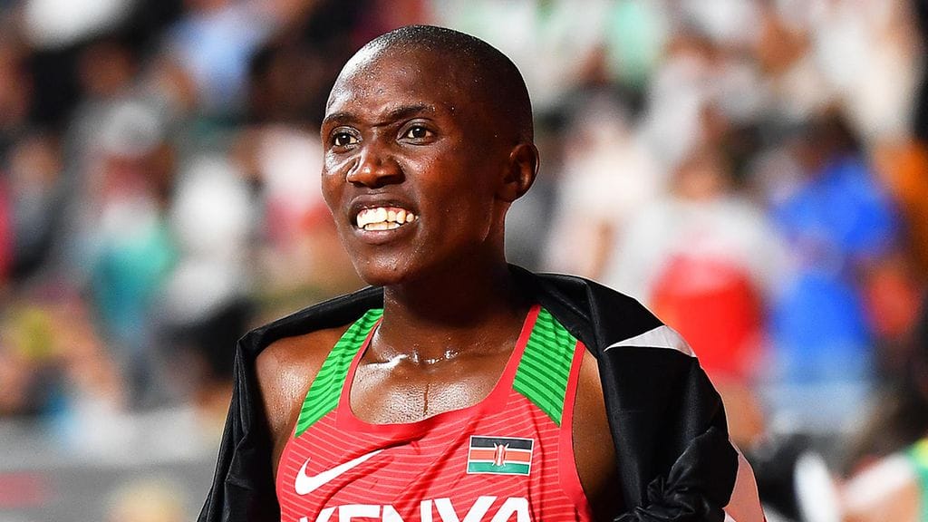 Rhonex Kipruto menettää samalla maailmanennätyksensä.