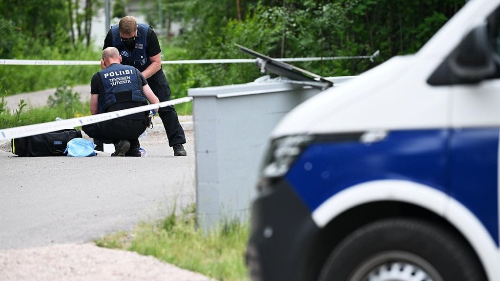 Poliiseja Espoon Jupperissa 6. kesäkuuta.