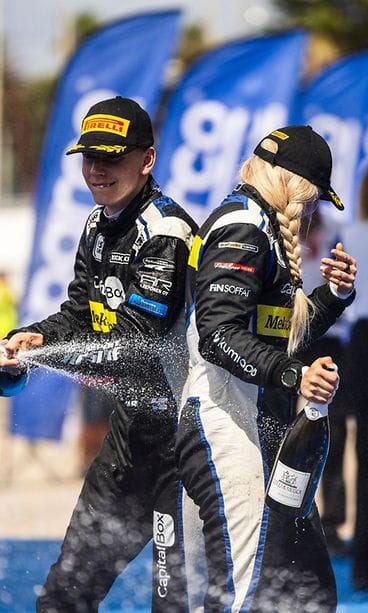 Sami Pajari suihkutteli voittokuohuvia Sardinian MM-rallissa.