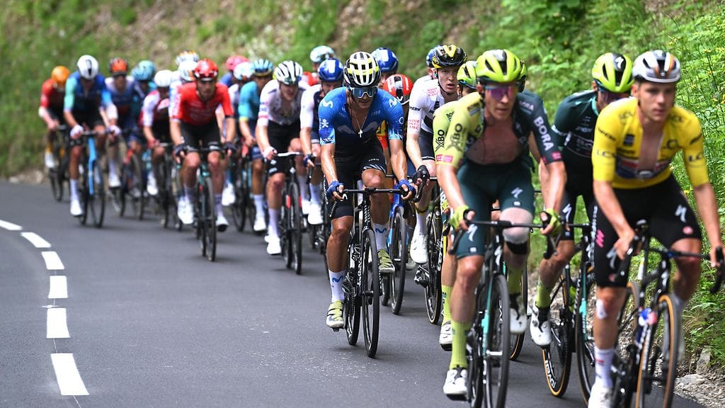 Critérium du Dauphiné -kilpailussa nähtiin hurja joukkokaatuminen.