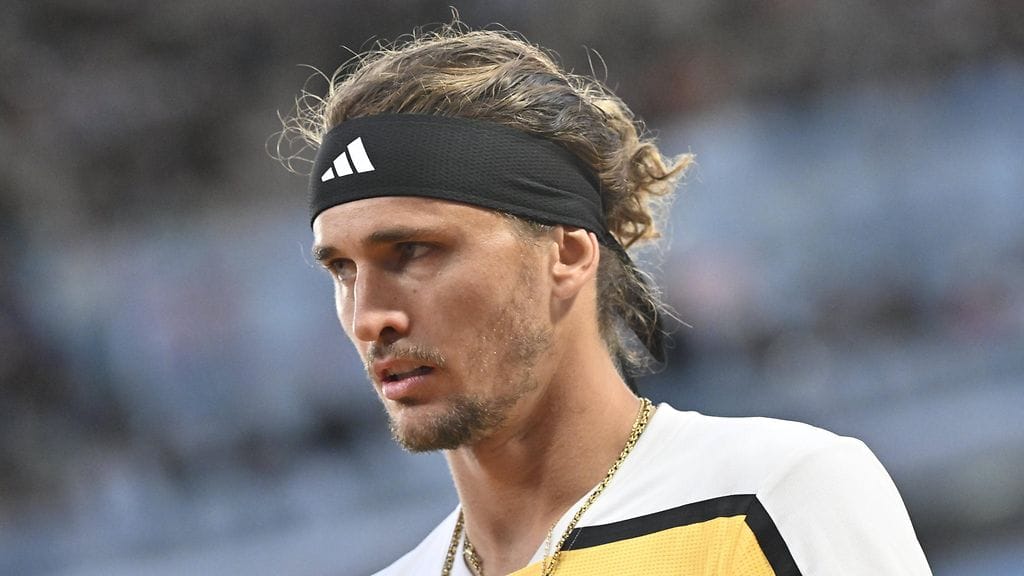 Tenniksen Ranskan avoimen mestaruusturnauksen miesten kaksinpelin finaaliin edennyt saksalainen Alexander Zverev on sopinut häneen kohdistuneen kotiväkivaltaepäilytapauksen.