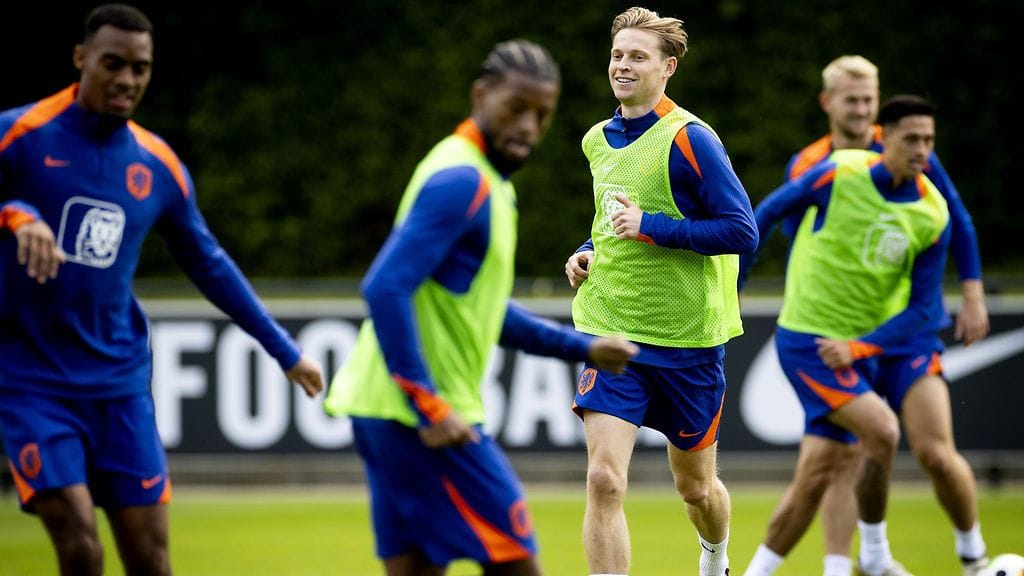 Frenkie de Jong palasi sunnuntaina Hollannin harjoituksiin.