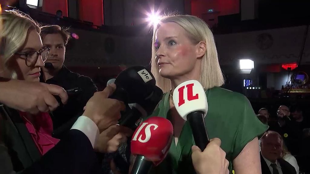 Eurovaalien tulos oli pettymys Perussuomalaisille. Puheenjohtaja Riikka Purra vastasi median kysymyksiin vaali-iltana.