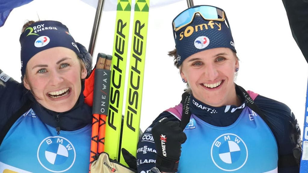 Julia Simon ja Justine Braisaz-Bouchet voittivat yhdessä viestikultaa Nove Mestossa helmikuussa.