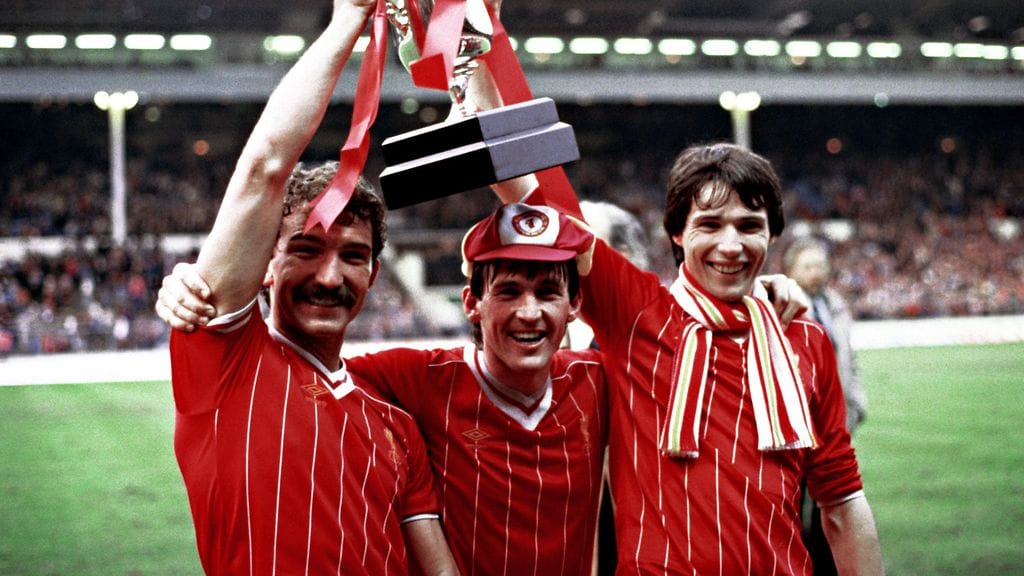 Alan Hansen (oik.), Kenny Dalglish ja Graeme Souness vuonna 1983.