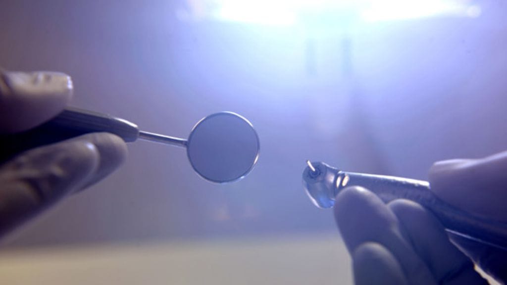 Moni on saanut huonoista kokemuksistaan hammaslääkäripelon.