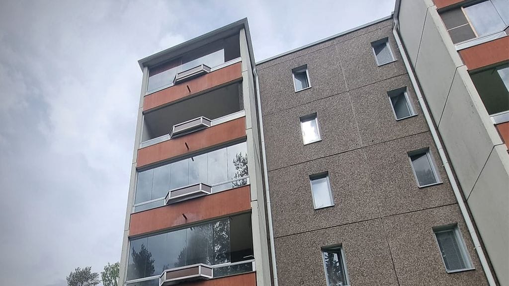 Vainaja lojui talon parvekkeella viikkoja Porvoossa.