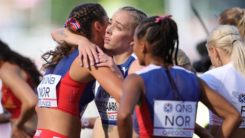 Linn Oppegaard (keskellä) kilpaili EM-kisojen lisäksi MM-kisoissa vuonna 2022. Hän oli nyt Rooman EM-kisoissa varalla Norjan 4 x 400 metrin viestijoukkueeseen.