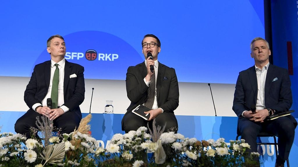 Puheenjohtajaehdokkaat Otto Andersson (vas.), Henrik Wickström ja Anders Adlercreutz väittelivät Suomen ruotsalaisen kansanpuolueen RKP:n puoluekokouksessa Helsingissä 15. kesäkuuta 2024. RKP valitsee uuden puheenjohtajan sunnuntaina.