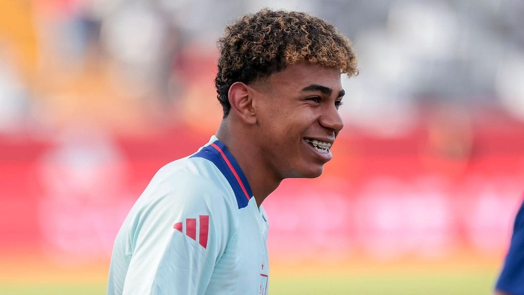 16-vuotias Lamine Yamal tekee jalkapallon EM-kisojen historiaa.