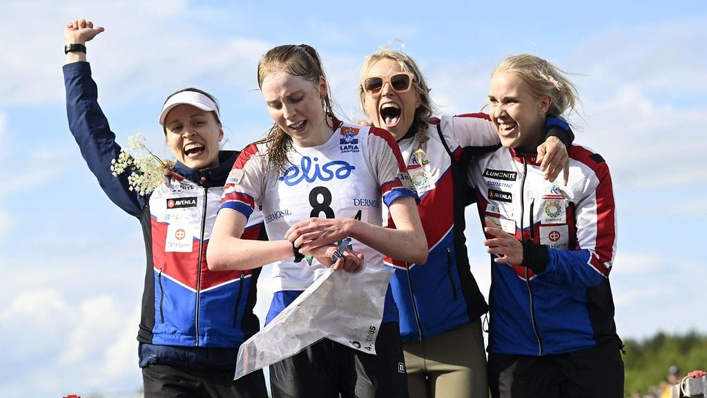 Lahden Suunnistajat juhli kolmossijaa Venlojen viestissä.