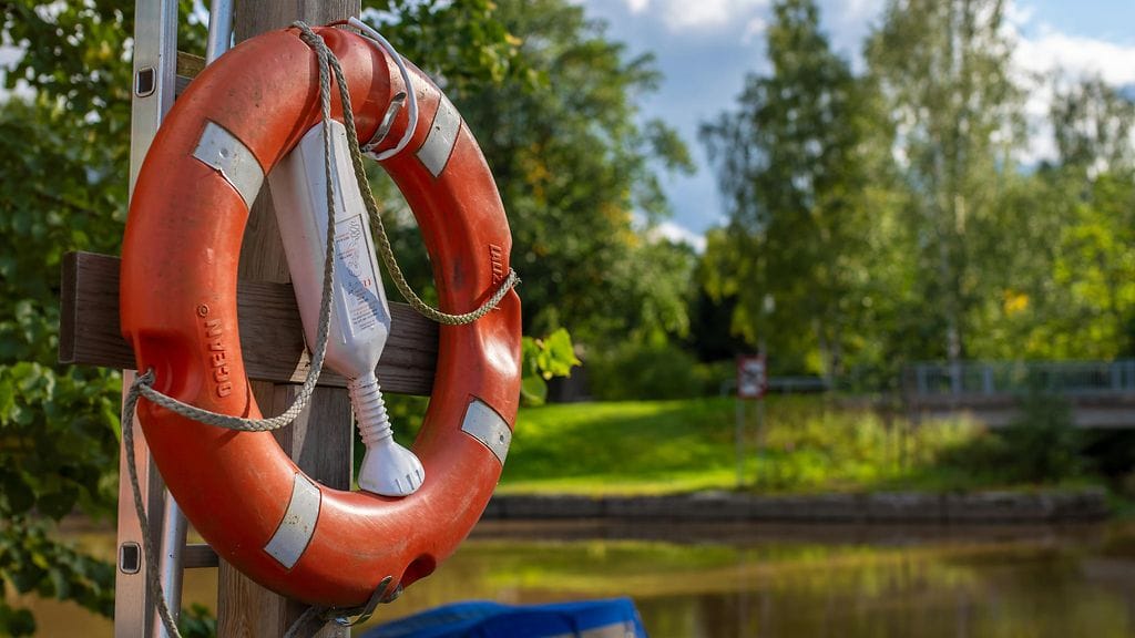 Pelastuslaitoksen mukaan mies oli ollut hukkuneena jo useamman tunnin pelastusyksiköiden saavuttua paikalle.