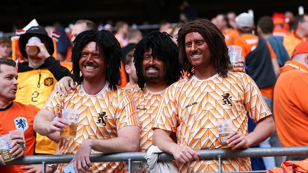 Kolmen hollantilaisfanin tempaus raivostutti jalkapalloväen keskuudessa.