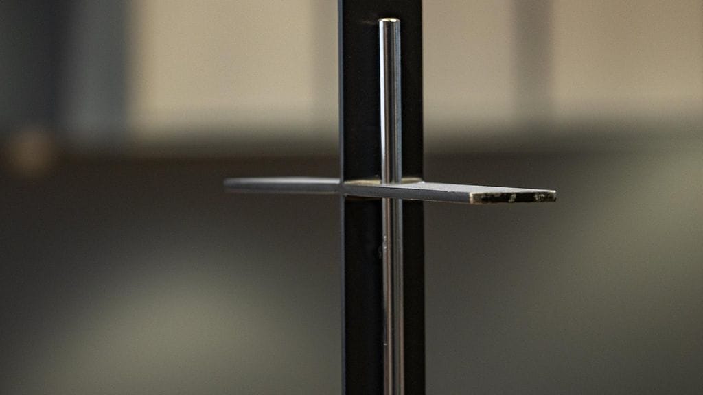 Rippileiri on keskeytetty Merikarvialla Satakunnassa, kertoo Maaseudun Tulevaisuus. Kuvituskuvassa risti uuden kirkolliskokouksen istunnossa Turussa 15. toukokuuta.