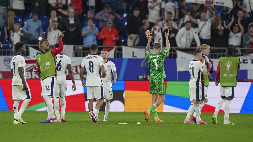 Englannin esitys Serbiaa vastaan ei pitänyt kaikkia katsoja hereillä loppuun saakka.