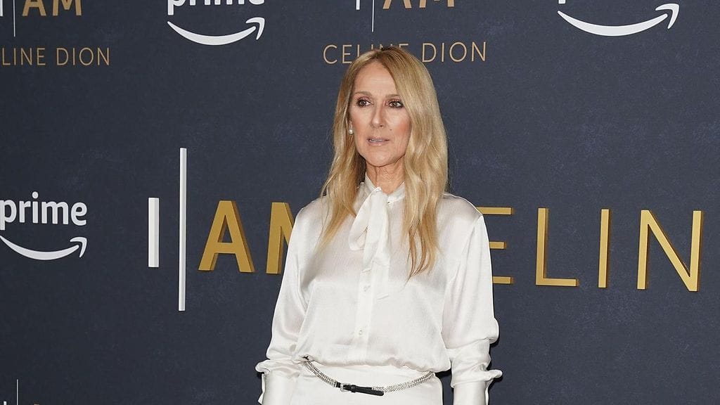 Céline Dion saapui dokumenttielokuvansa ensi-iltaan valkoisessa iltapuvussa.