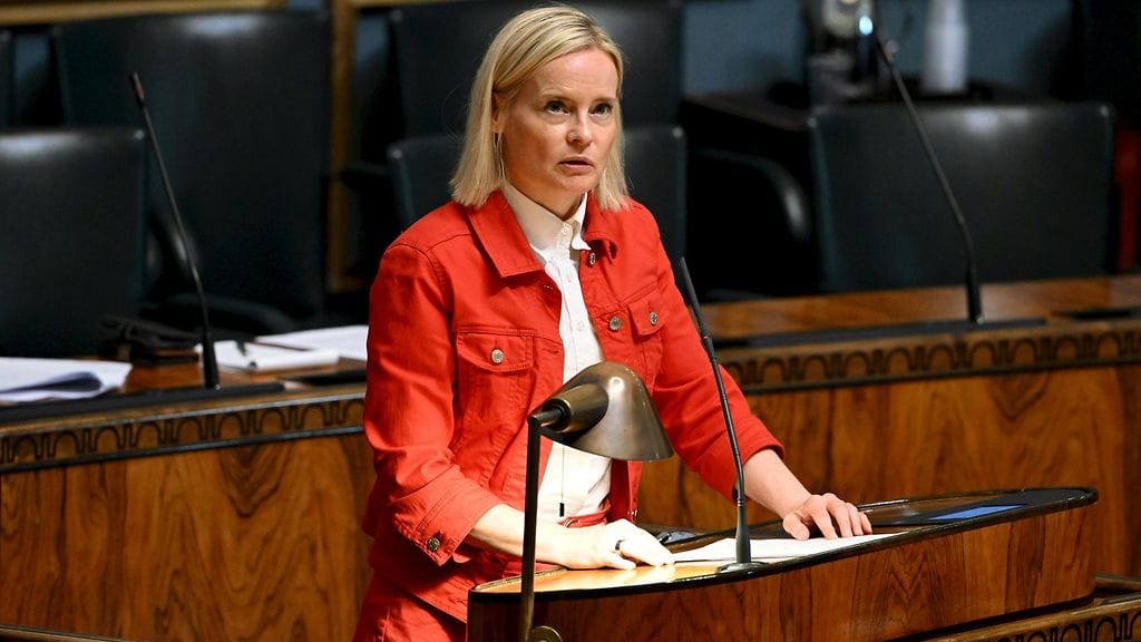 Ministeri Purran mukaan suurimmat negatiiviset vaikutukset vuosien 2024 ja 2025 osalta kohdistuvat opiskelijoihin ja työttömiin eli ryhmiin, joilla on lähtökohtaisesti edellytyksiä parantaa tilannettaan työllistymisen seurauksena.