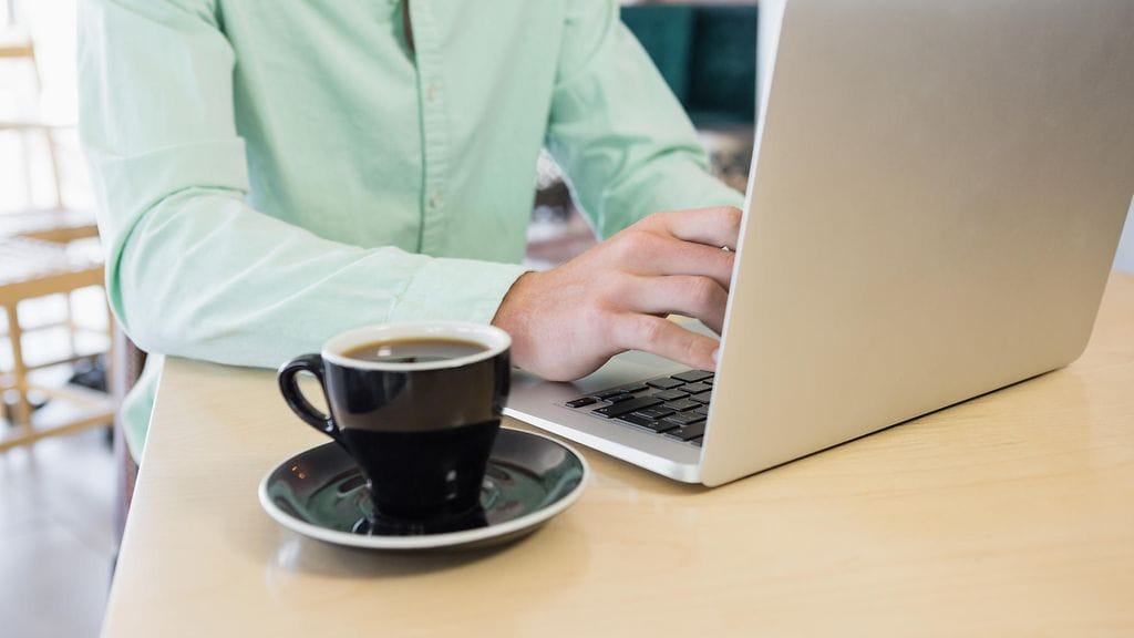 kahvia töiden ohessa