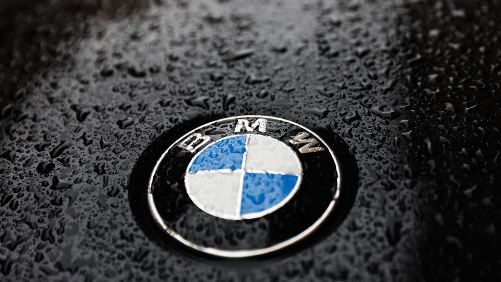 Autovarkaiden matkaan läksi Tuusulassa muun muassa kaksi BMW-merkkistä autoa. Kuvituskuvan auto ei liity uutiseen.